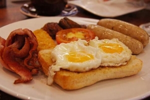 Cómo cocinar un desayuno inglés completo