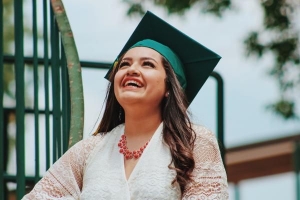 Cómo dar un discurso de graduación de secundaria