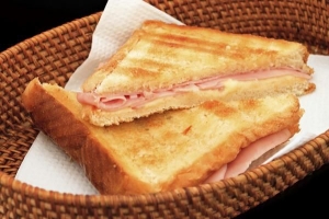 Cómo hacer un sándwich de jamón y queso paso a paso