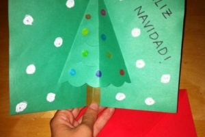 Cómo hacer una tarjeta de árbol de navidad emergente