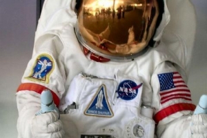 Cómo hacer un disfraz de astronauta para un niño
