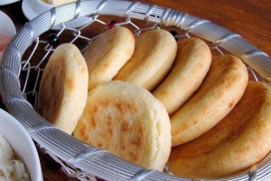 Cómo hacer arepas con harina de maíz