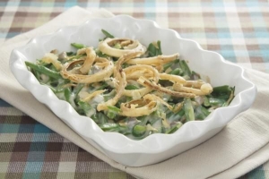 Cómo hacer cebollas fritas para una cazuela de judías verdes