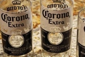 Cómo hacer vasos con botellas de cerveza