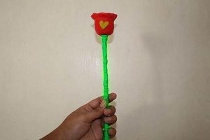 Cómo hacer manualidades con plastilina: rosa fácil