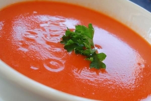 Cómo hacer sopa de tomate en casa