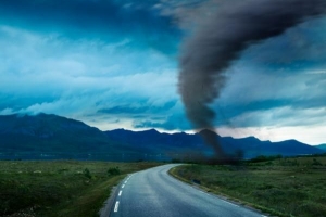 Cómo prepararse para un tornado o un huracán