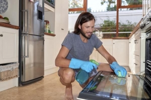 Cómo usar amoníaco para limpiar el horno