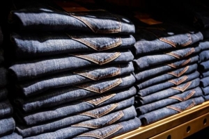 Quitar las manchas de aceite de los jeans