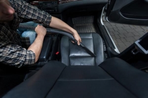 La mejor manera de quitar las manchas de un asiento de automóvil