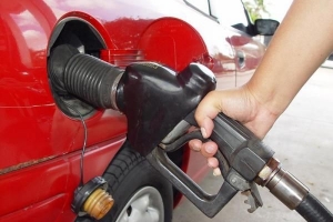 Qué hacer si su automóvil huele a gasolina