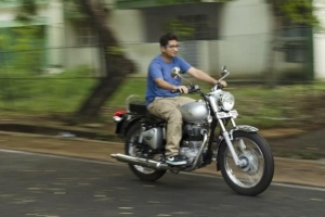 ¿Por qué es difícil cambiar de marcha en su motocicleta?